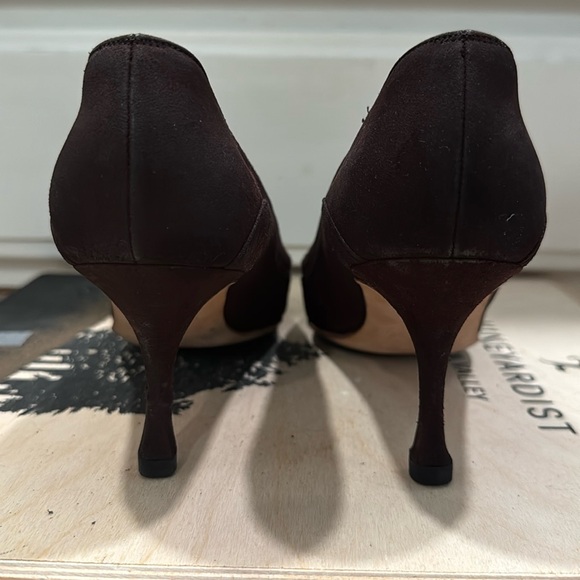 Manolo Blahnik Women's Pointed Toe Classic Pumps - Picture 5 of 6